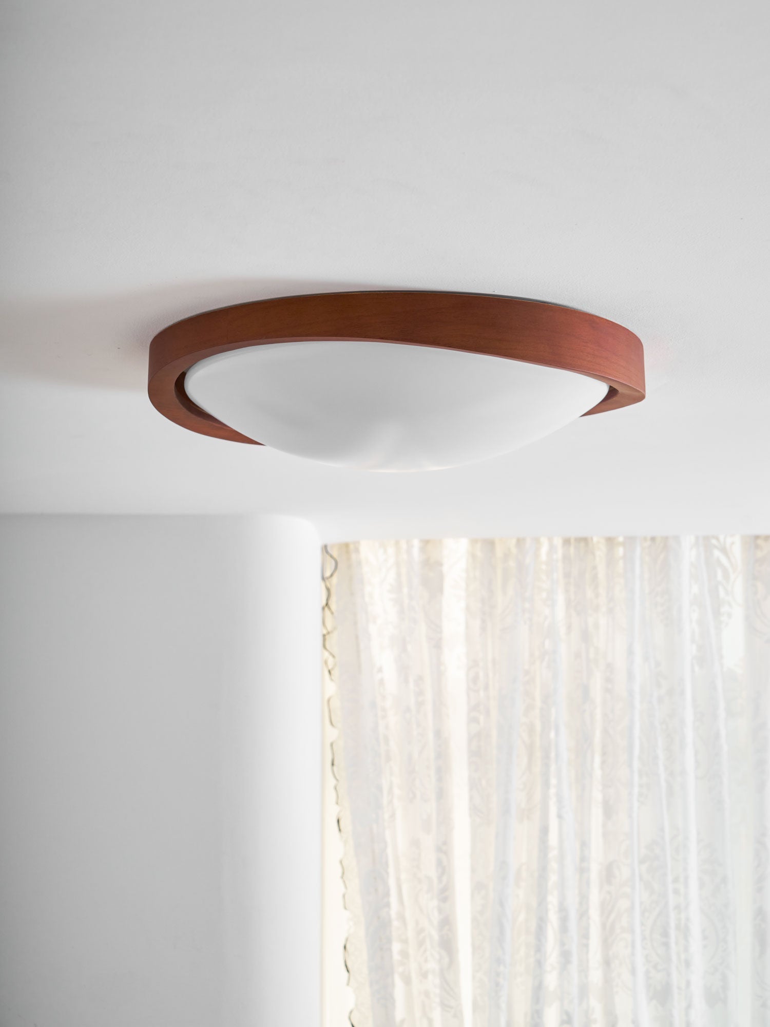 Plafonnier minimaliste Navravina
