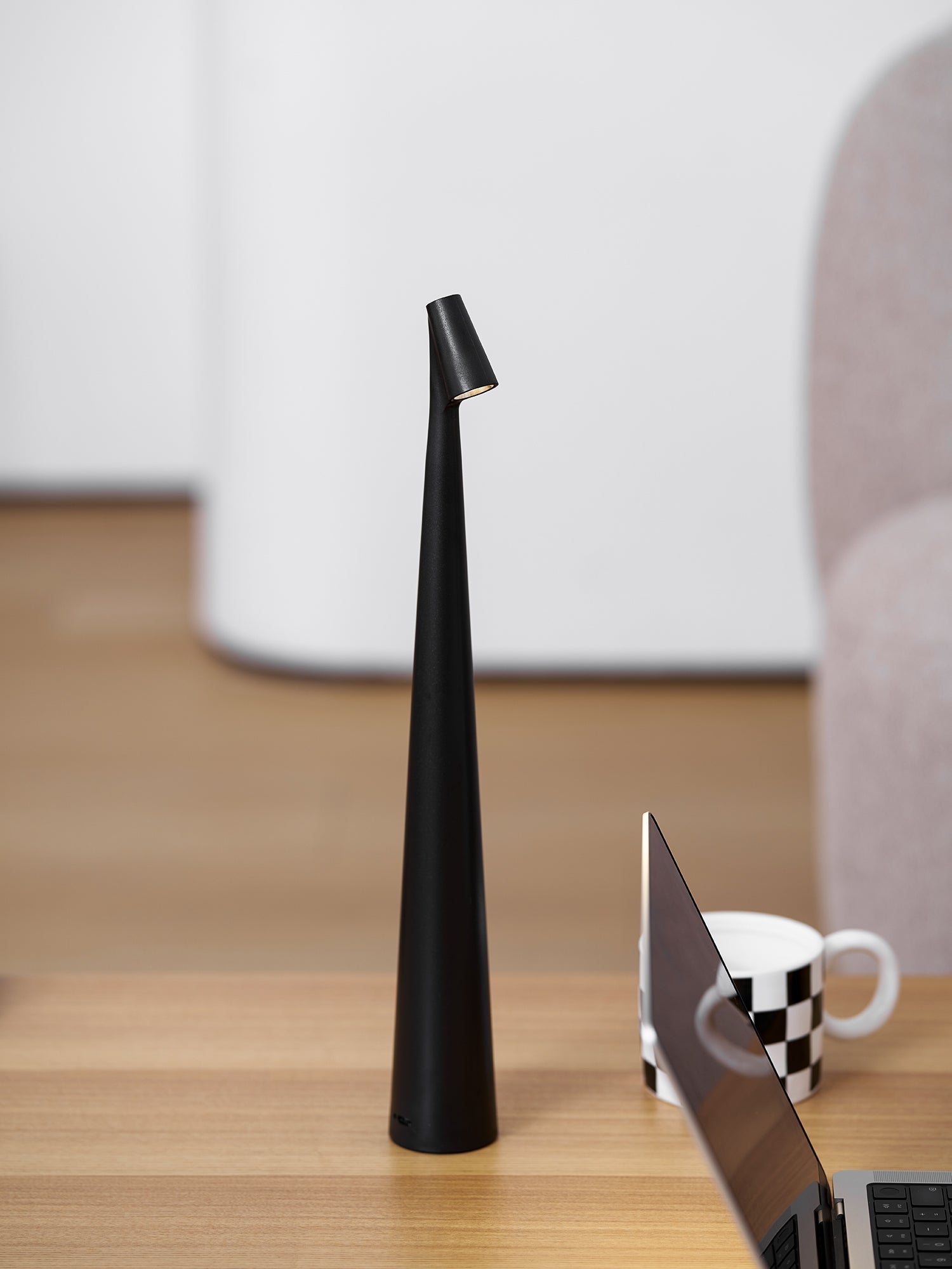 Lampe de table fine Seion