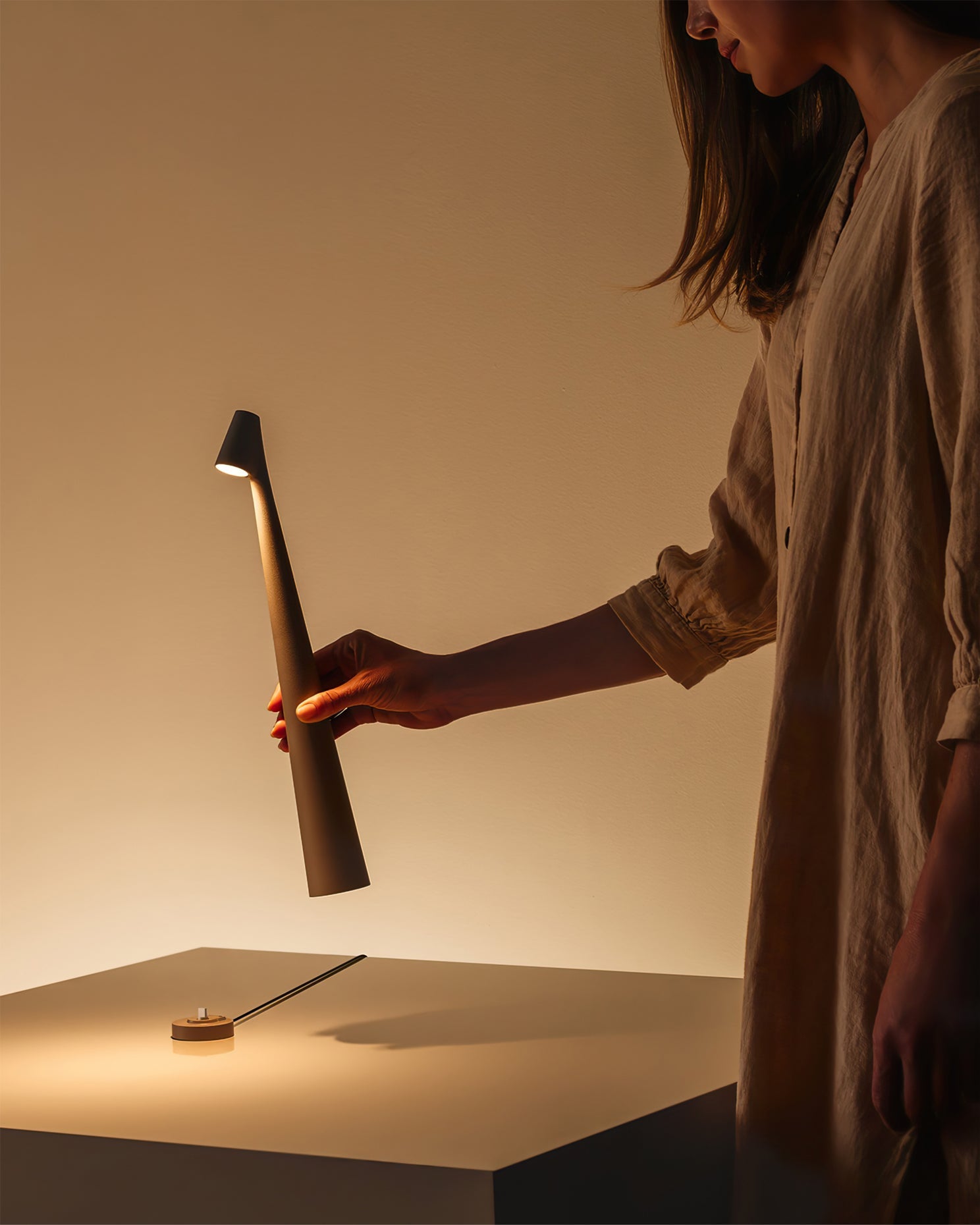 Lampe de table fine Seion