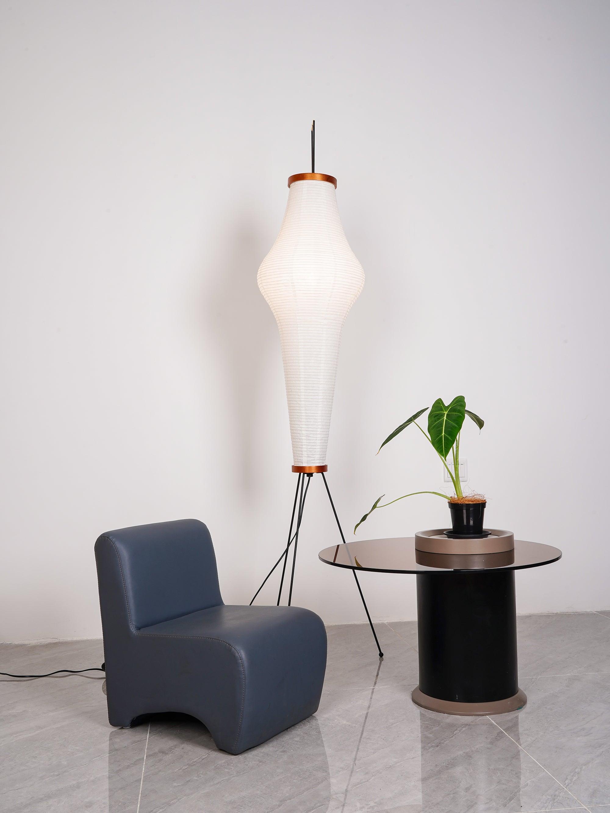 Lampadaire sculptural Taellella