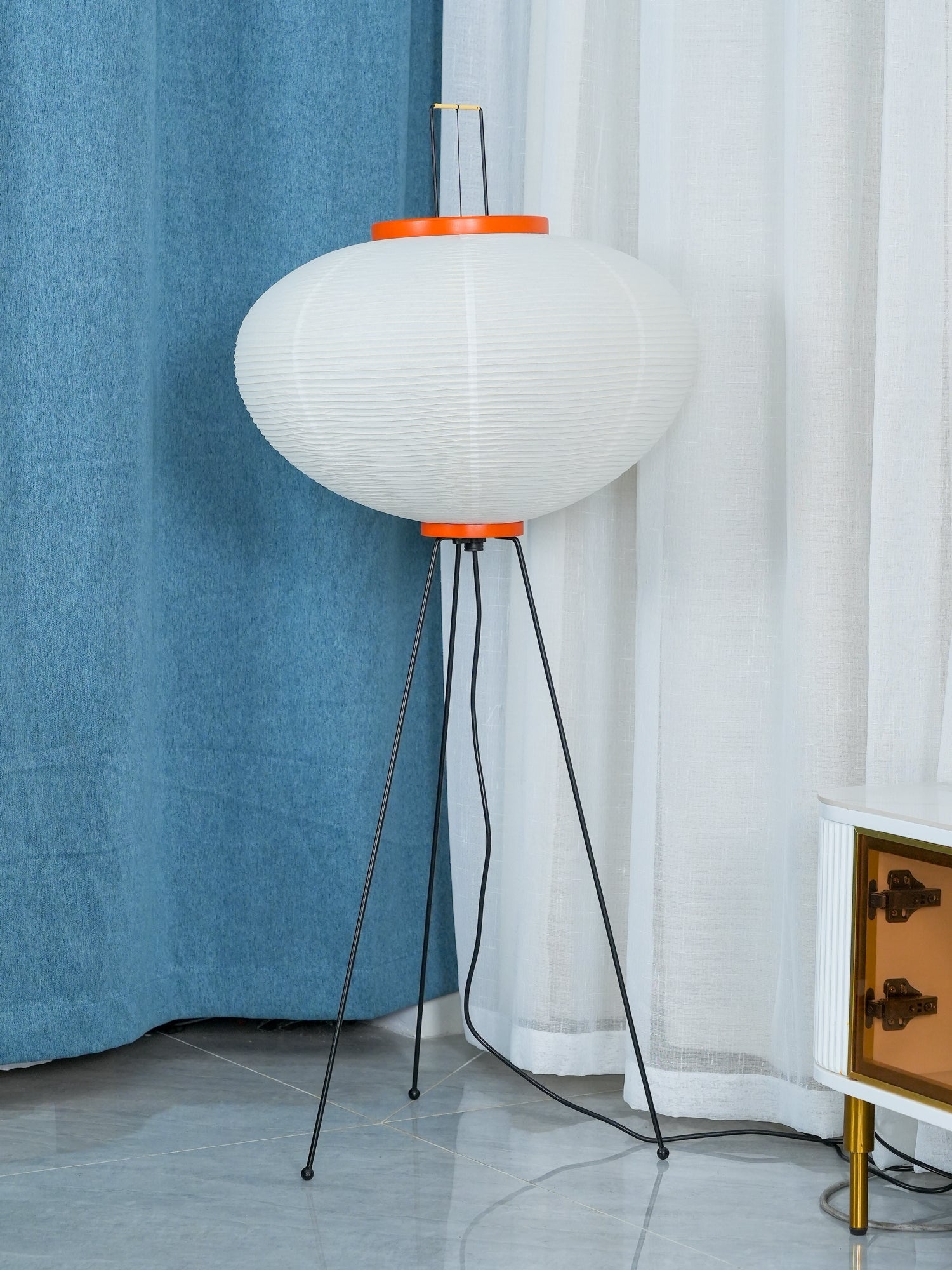 Lampadaire sculptural Taellella