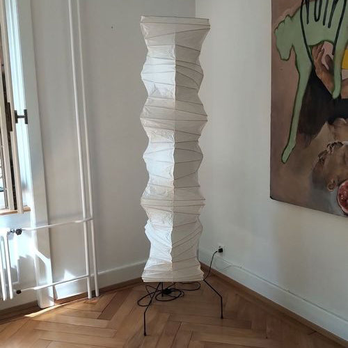 Lampadaire sculptural Taellella