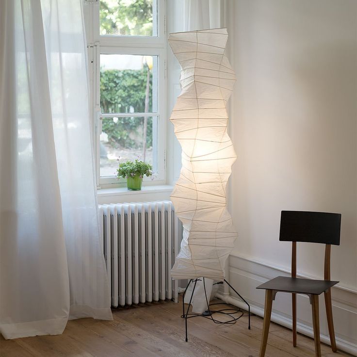 Lampadaire sculptural Taellella