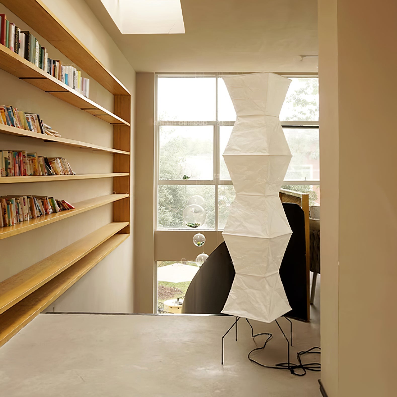 Lampadaire sculptural Taellella