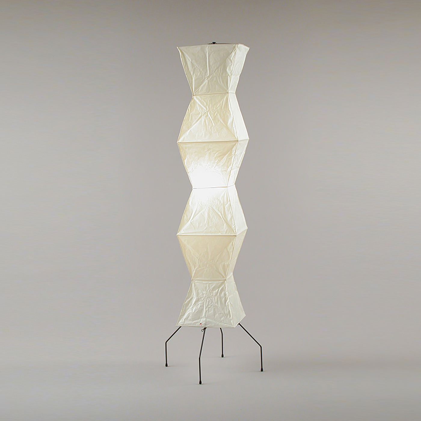Lampadaire sculptural Taellella