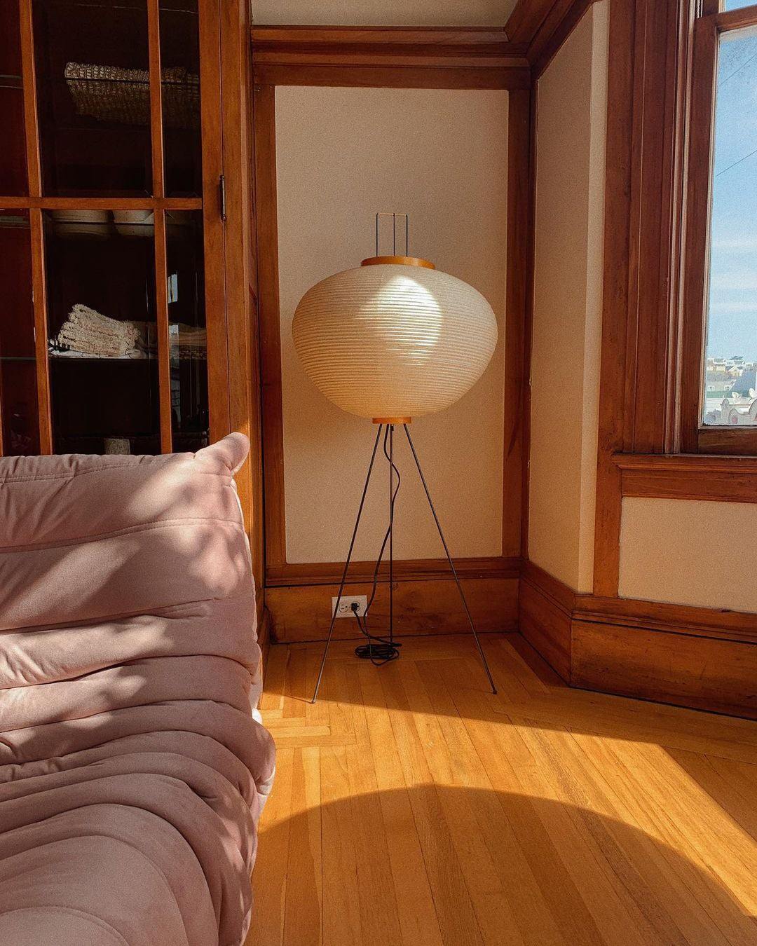Lampadaire sculptural Taellella