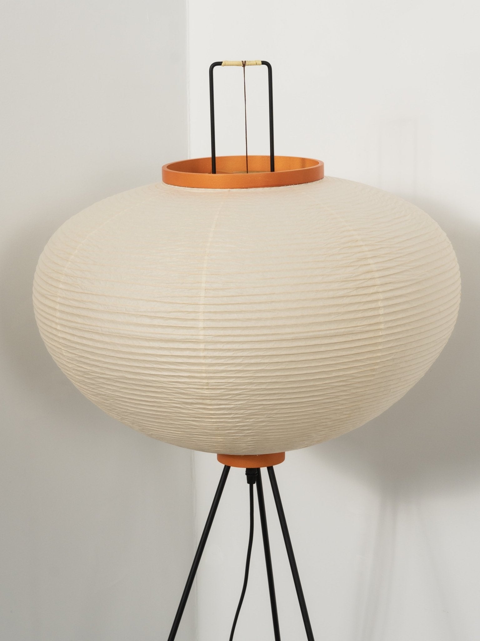Lampadaire sculptural Taellella