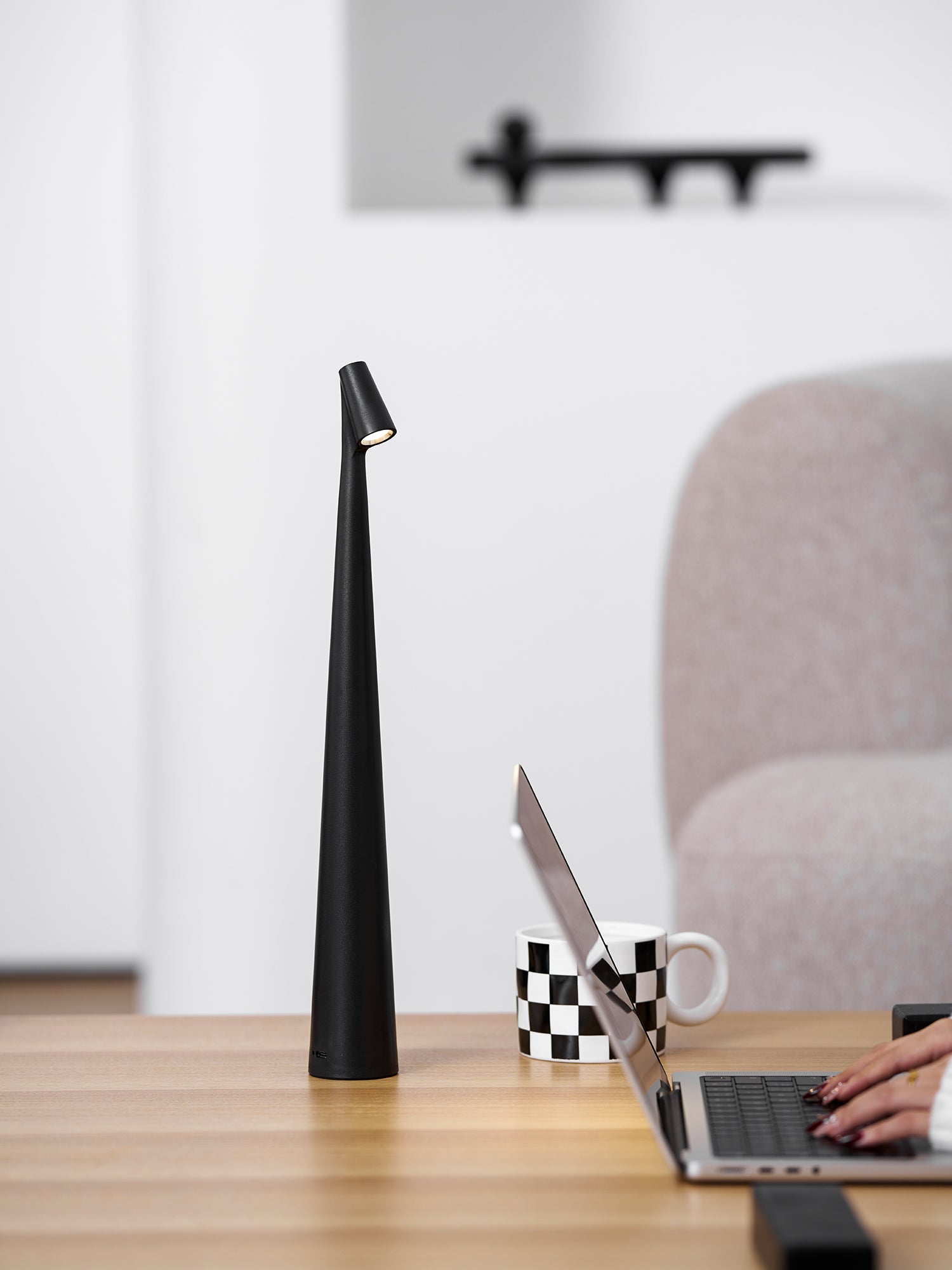 Lampe de table fine Seion