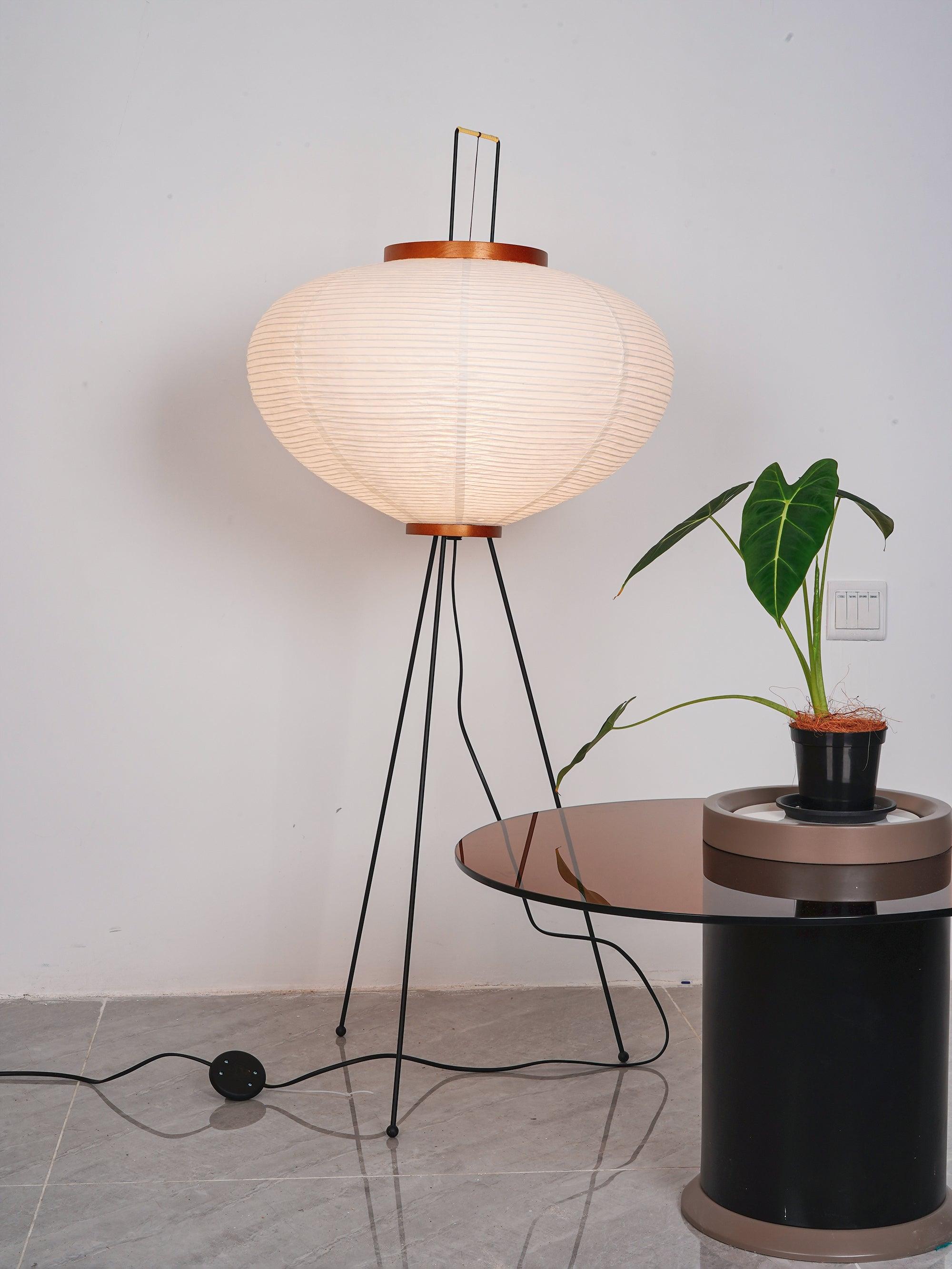 Lampadaire sculptural Taellella