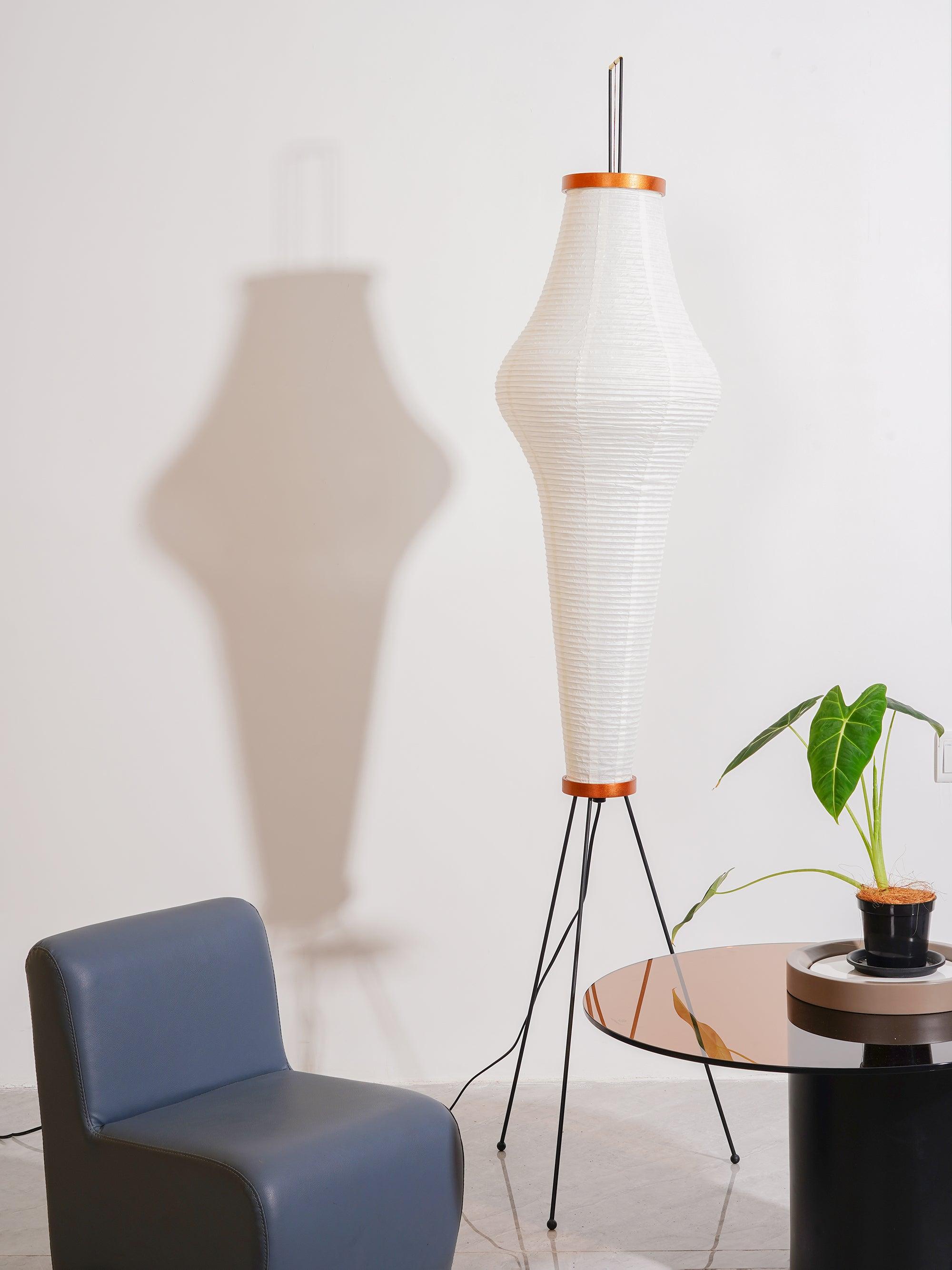 Lampadaire sculptural Taellella