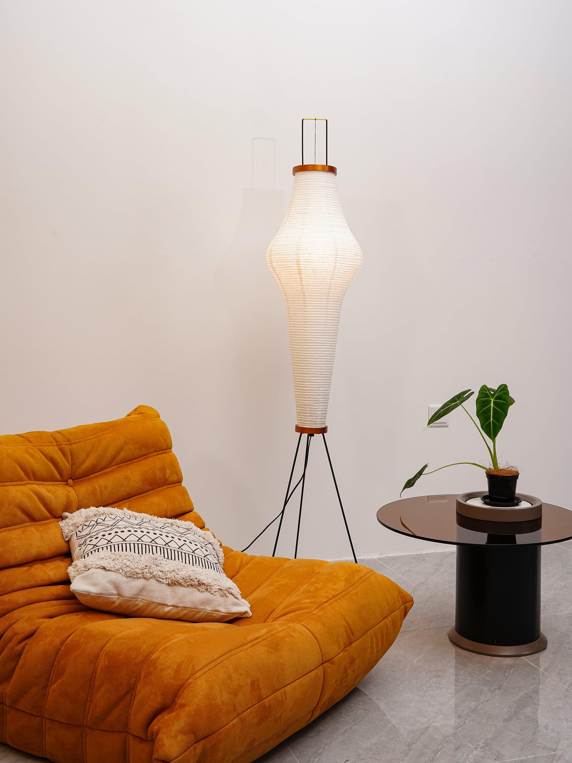 Lampadaire sculptural Taellella