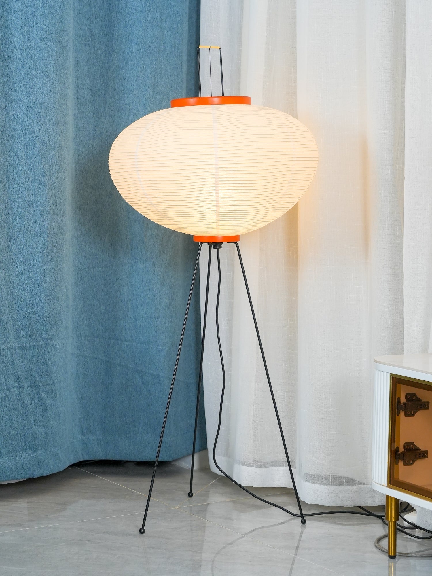 Lampadaire sculptural Taellella