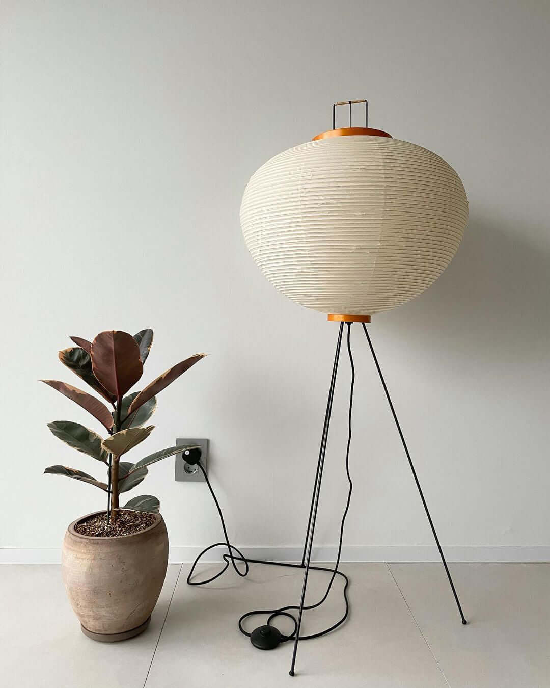Lampadaire sculptural Taellella