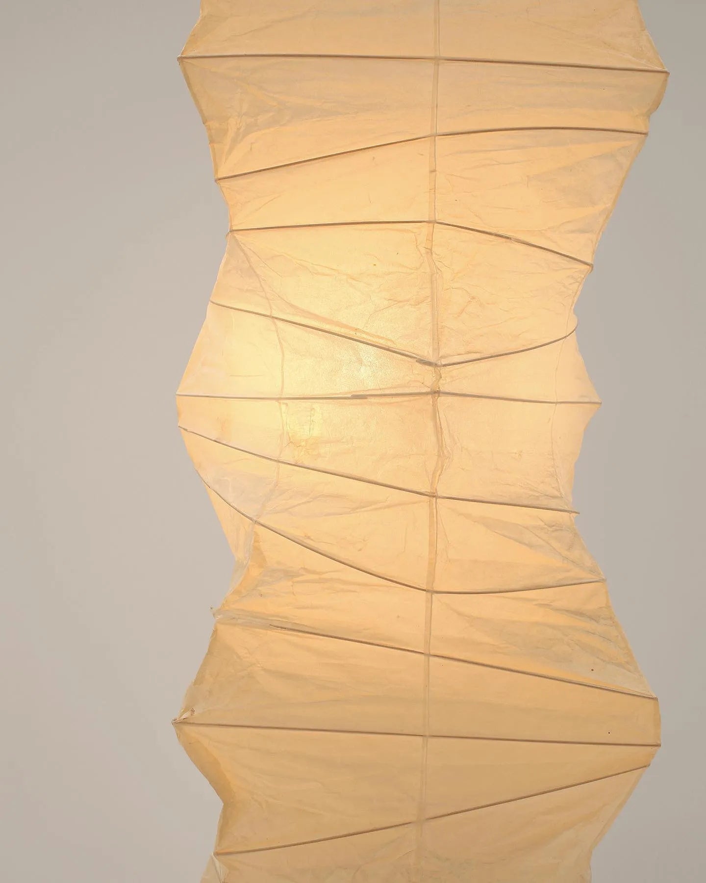 Lampadaire sculptural Taellella