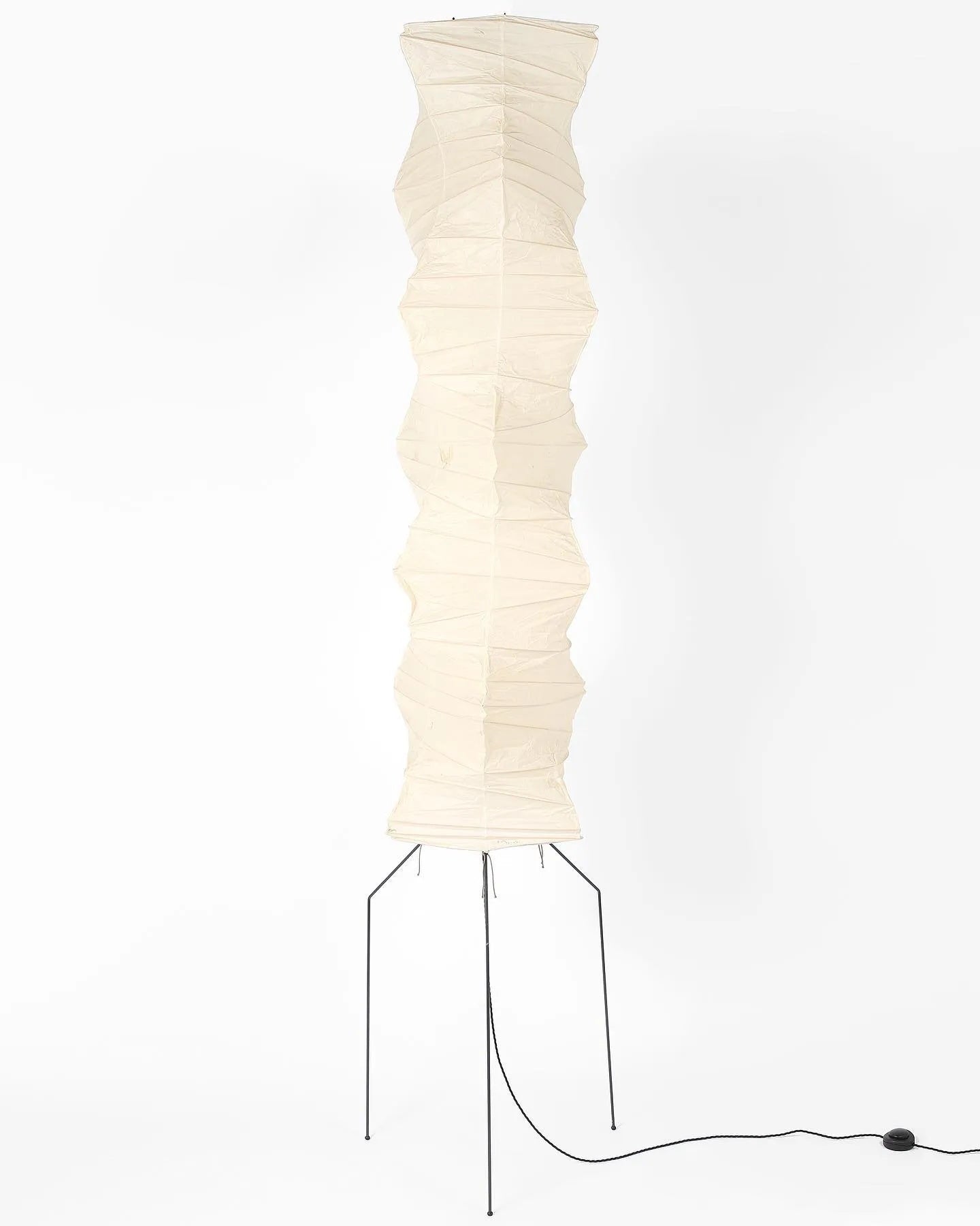 Lampadaire sculptural Taellella