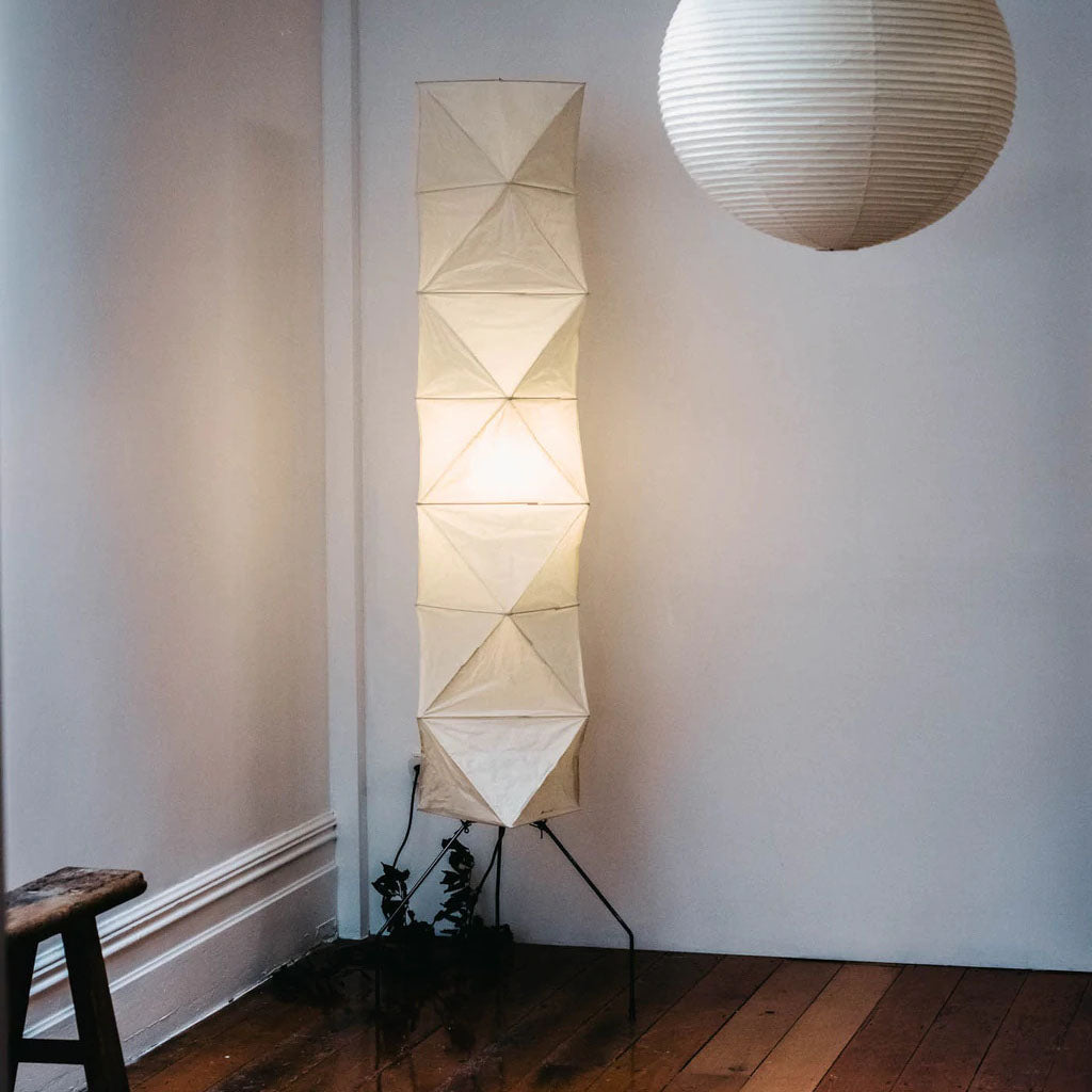 Lampadaire sculptural Taellella