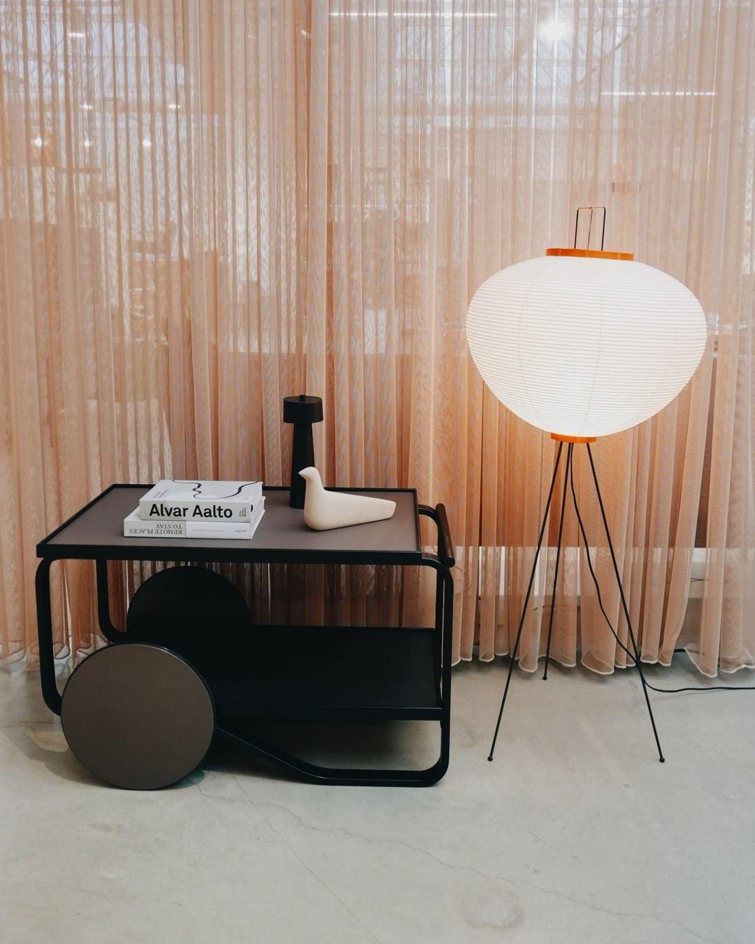 Lampadaire sculptural Taellella