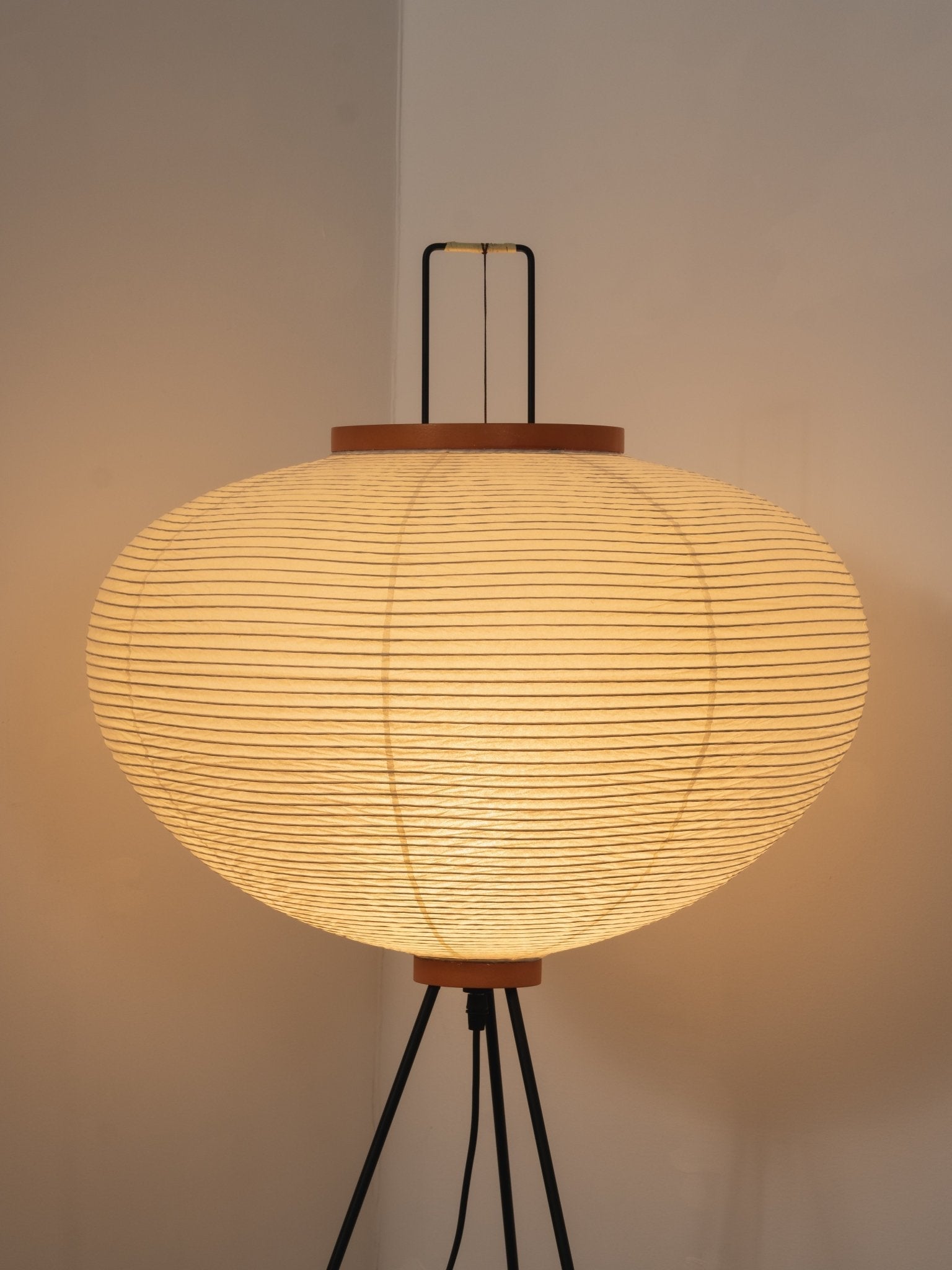 Lampadaire sculptural Taellella
