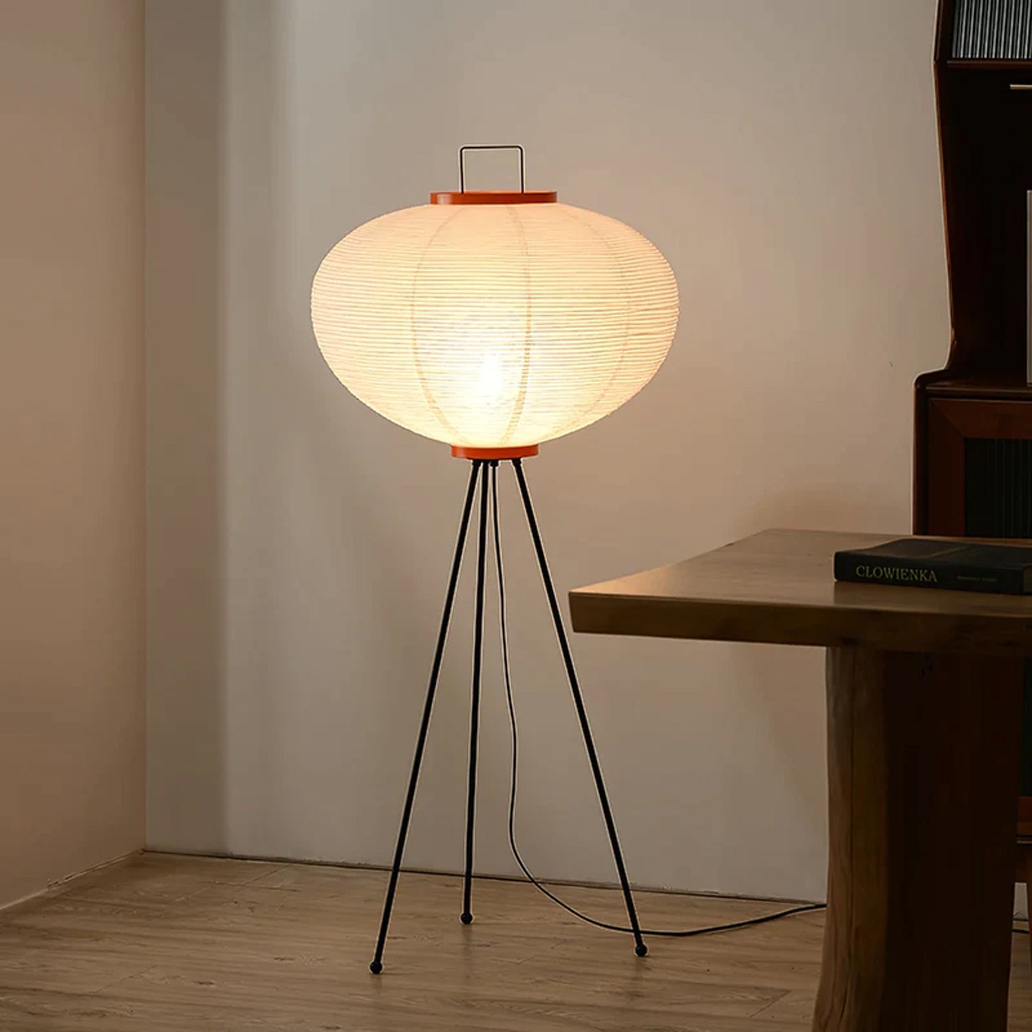 Lampadaire sculptural Taellella